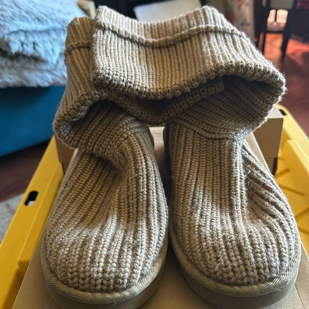 UGG